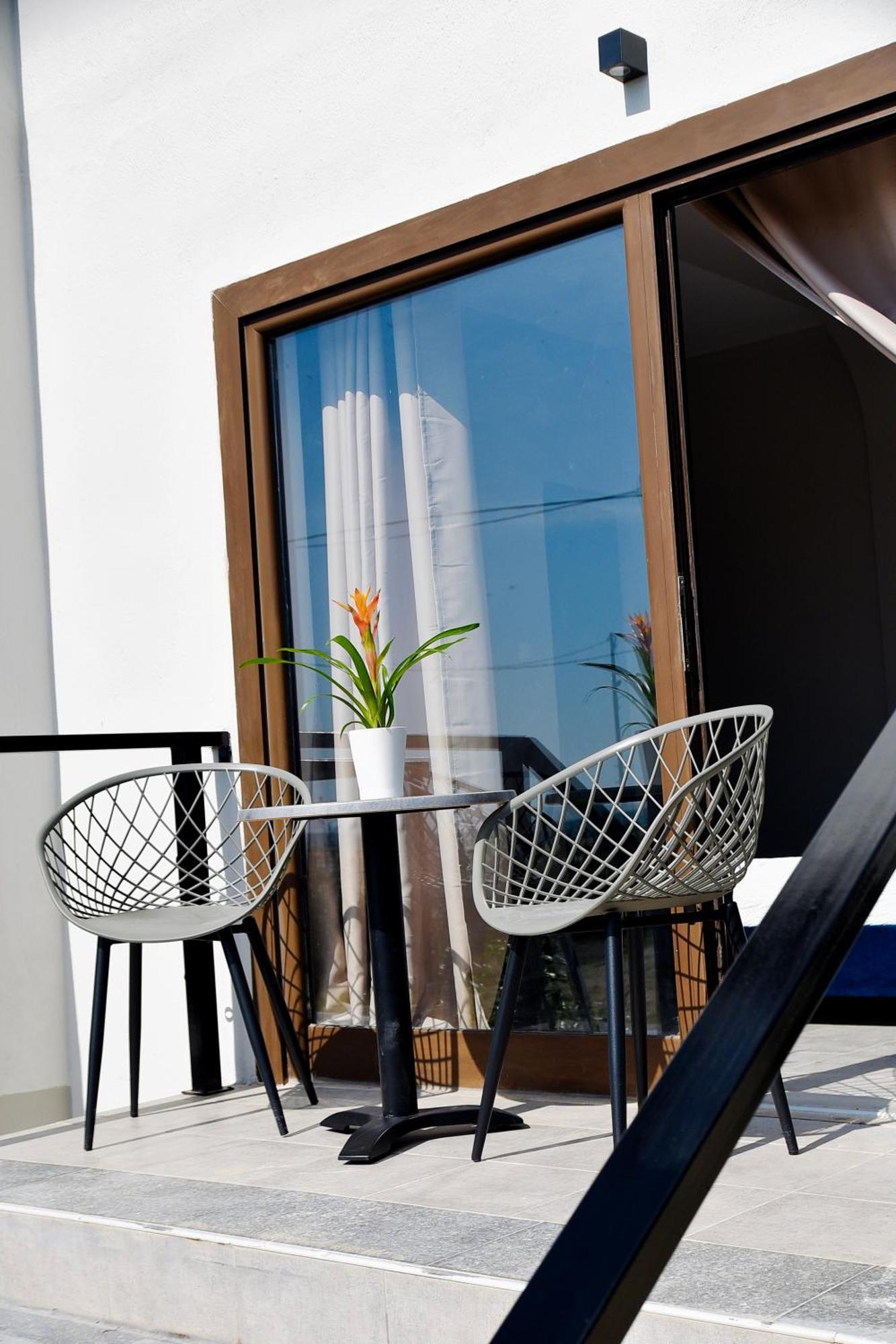 Room Nine 9 Beachfront Apartments Nea Kallikrateia Exterior foto